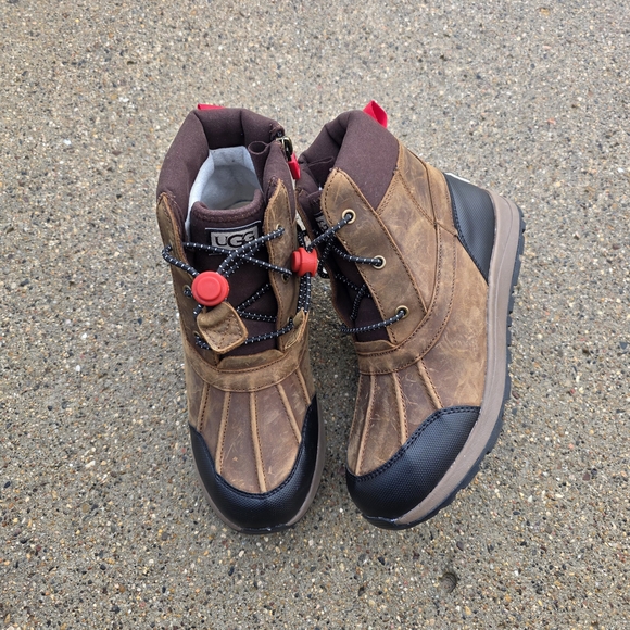 UGG Kids Boots in Brown and Black - Picture 3 of 12